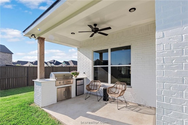 view of patio featuring area for grilling, ceiling fan, and an outdoor kitchen