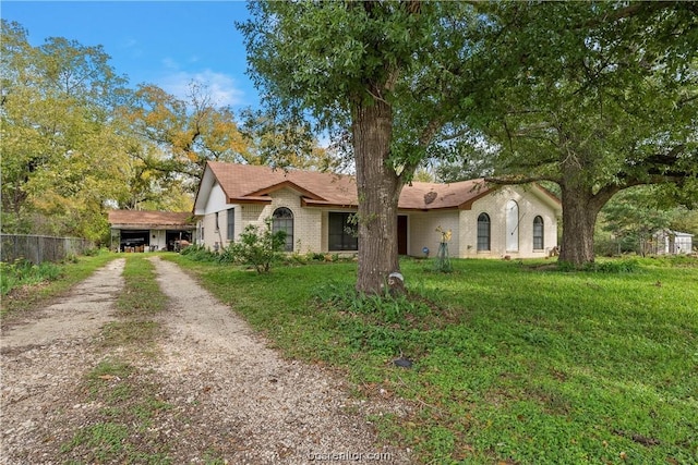 view of front facade with a front lawn