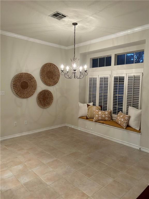 empty room with ornamental molding and a notable chandelier