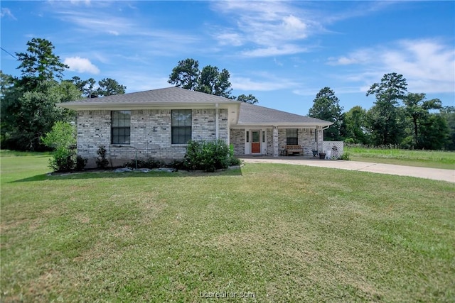 ranch-style house featuring a front lawn