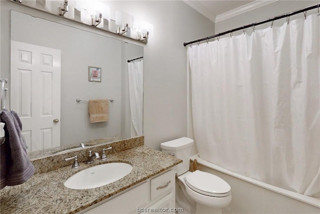 full bathroom featuring shower / bath combo with shower curtain, toilet, vanity, and ornamental molding