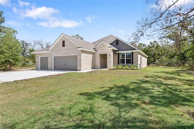 view of front of house featuring a garage and a front yard