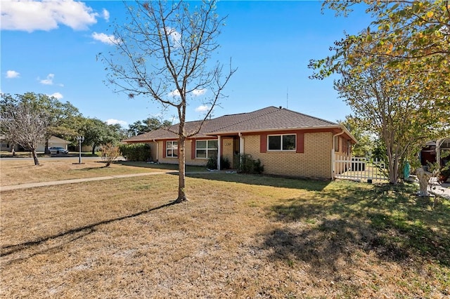 single story home with a front lawn