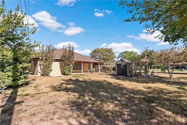 view of yard with a storage shed