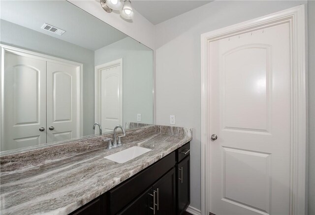 122 Dove Ct, Navasota, TX 77868 - bathroom with vanity