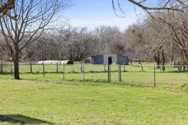 view of yard featuring a rural view