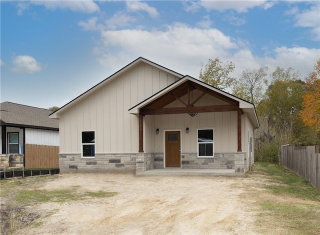 view of front of property