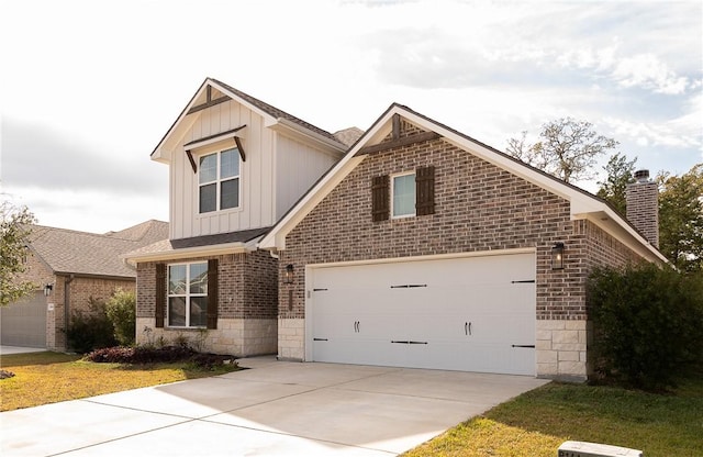 view of front facade featuring a garage