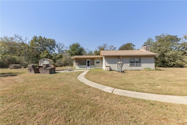 single story home featuring a front yard