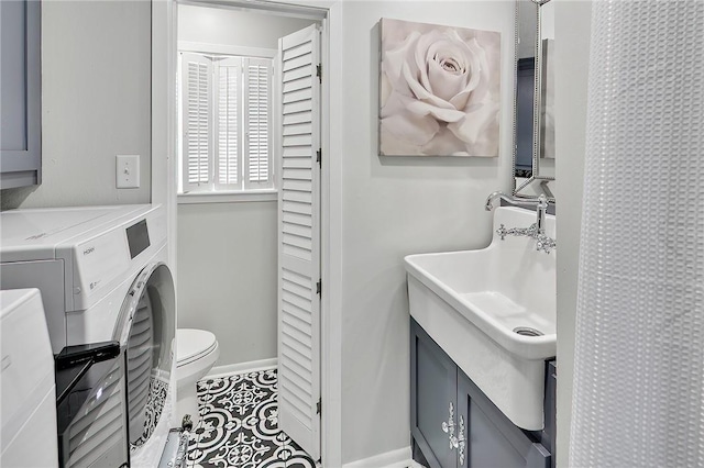 laundry area featuring tile patterned floors and washing machine and clothes dryer