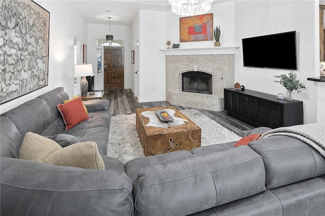 living room featuring dark wood-type flooring and an inviting chandelier