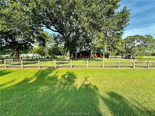 view of yard featuring a rural view