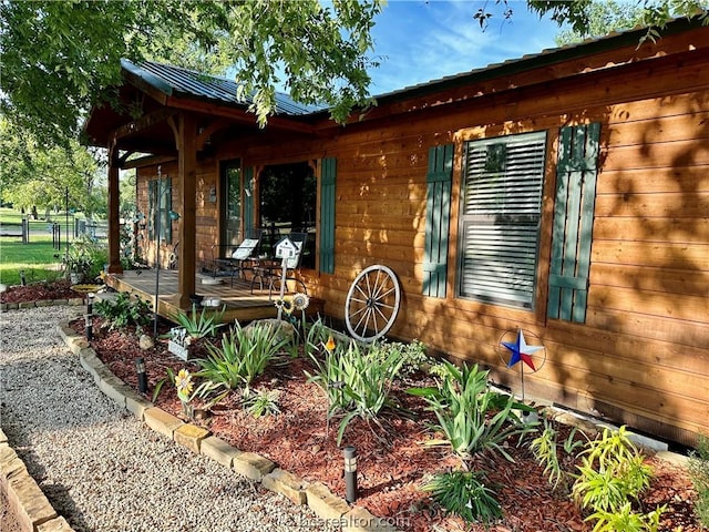 property entrance featuring covered porch