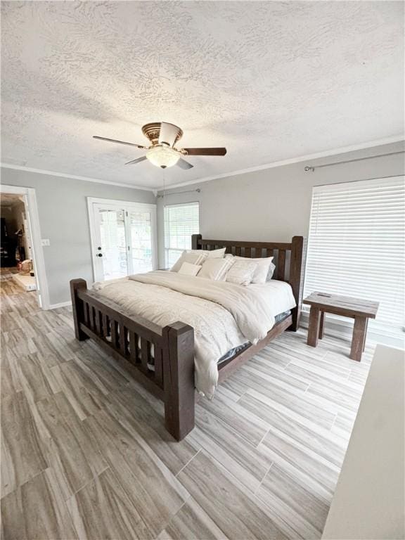9462 Riley Green Rd, Franklin, TX 77856 - bedroom featuring a textured ceiling, light wood-style floors, crown molding, ceiling fan, and baseboards