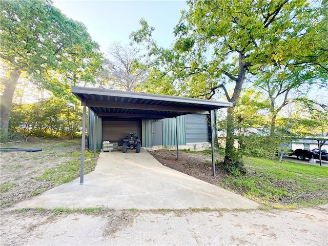 9462 Riley Green Rd, Franklin, TX 77856 - view of car parking featuring a detached garage