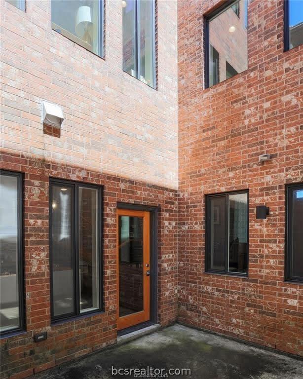 doorway to property with a patio area