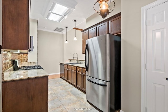 kitchen featuring sink, crown molding, hanging light fixtures, and appliances with stainless steel finishes