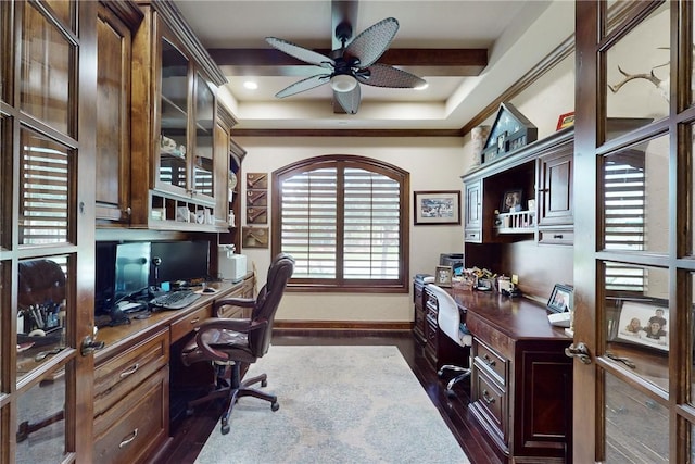 office area with dark wood finished floors, a ceiling fan, baseboards, and built in study area