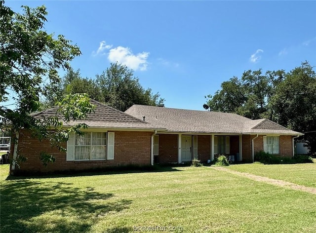 single story home featuring a front yard