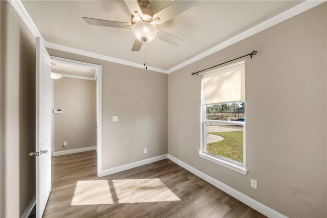 unfurnished room featuring light hardwood / wood-style floors, ceiling fan, and crown molding