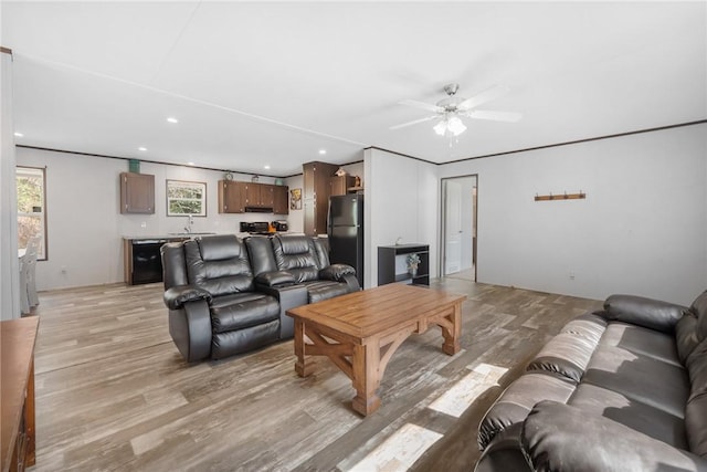 living room with light wood finished floors, recessed lighting, and ceiling fan