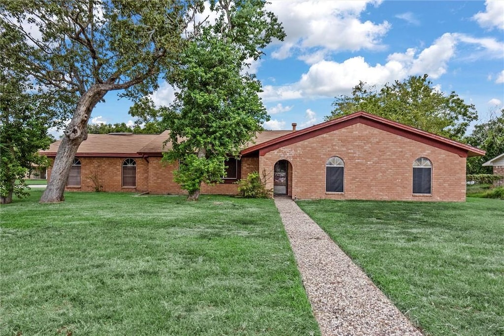 ranch-style house with a front yard