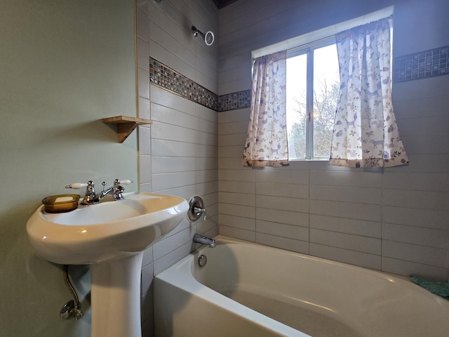 bathroom featuring a sink