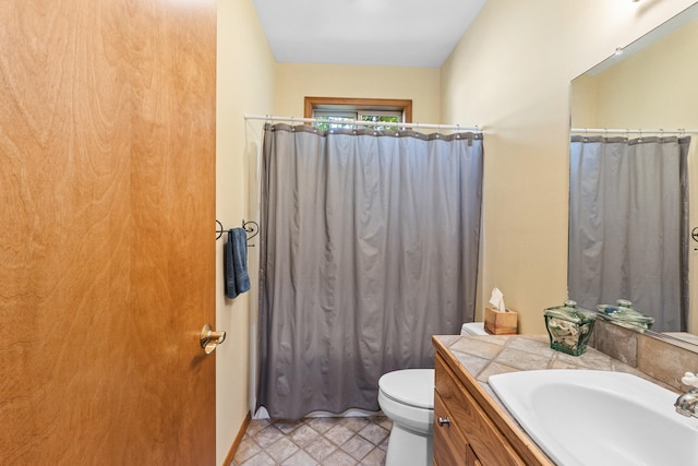 325 Hogans Way, Chewelah, WA 99109 - bathroom with vanity, toilet, and a shower with curtain