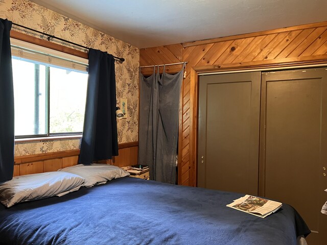 3901 Cedar Creek Rd, Colville, WA 99114 - bedroom with wallpapered walls