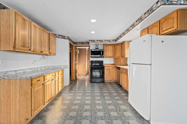 2829 Cottonwood Creek Rd, Chewelah, WA 99109 - kitchen featuring stainless steel appliances, light countertops, recessed lighting, and tile patterned floors