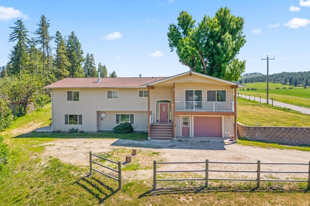 2829 Cottonwood Creek Rd, Chewelah, WA 99109 - bi-level home featuring driveway and an attached garage