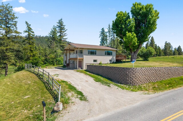 2829 Cottonwood Creek Rd, Chewelah, WA 99109 - view of front of property featuring dirt driveway and a garage