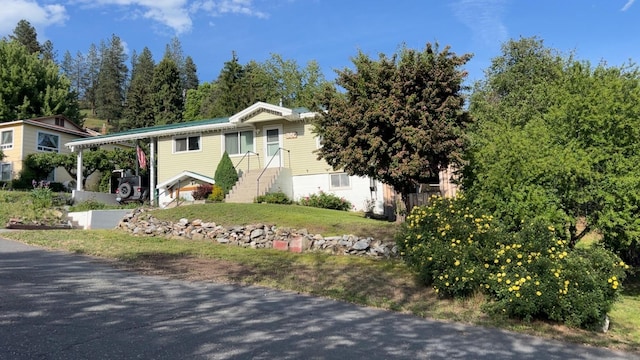 980 N Elm St, Colville, WA 99114 - view of front of home featuring a front lawn and stairs
