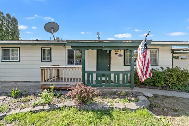 ranch-style house with covered porch
