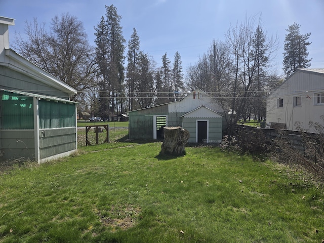 901 N 3rd St E, Chewelah, WA 99109 - view of yard with fence and an outbuilding