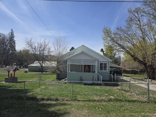 901 N 3rd St E, Chewelah, WA 99109 - bungalow with a fenced backyard, a front lawn, an attached carport, and driveway