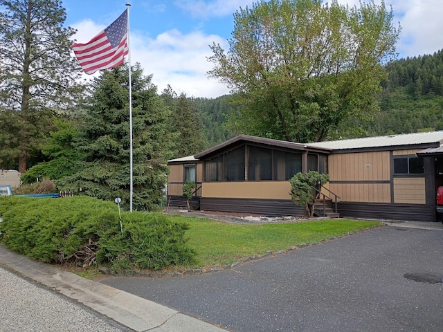 1208 Overlook Blvd, Marcus, WA 99151 - view of front of house with a forest view and a sunroom