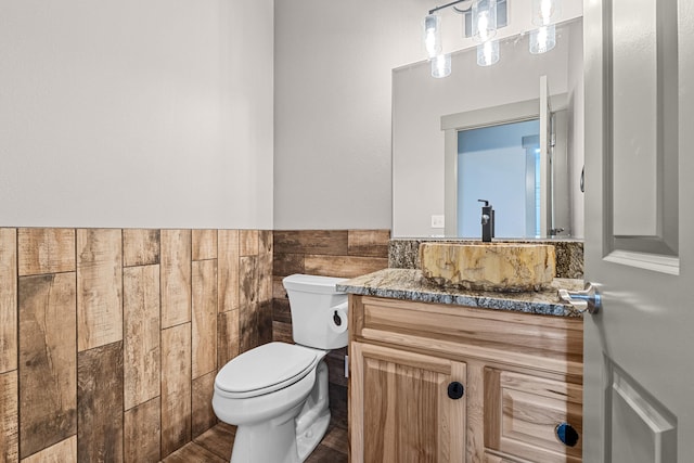 231 Hogans Way, Chewelah, WA 99109 - bathroom with tile walls, vanity, and wainscoting