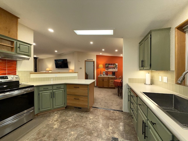 49 Sandpiper Way, Republic, WA 99166 - kitchen featuring stainless steel electric stove, a peninsula, a sink, green cabinets, and under cabinet range hood