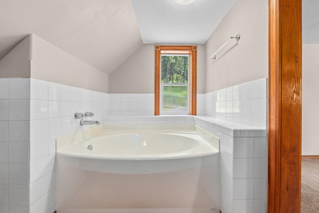 2184 Clugston Onion Creek Rd, Colville, WA 99114 - full bath featuring a garden tub and vaulted ceiling