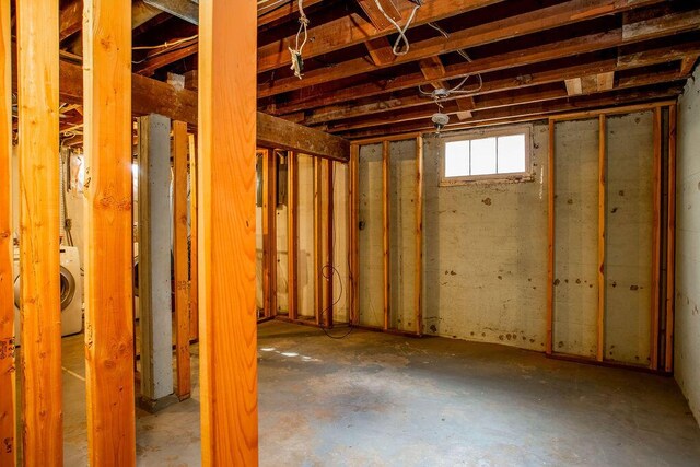 miscellaneous room with washer / clothes dryer