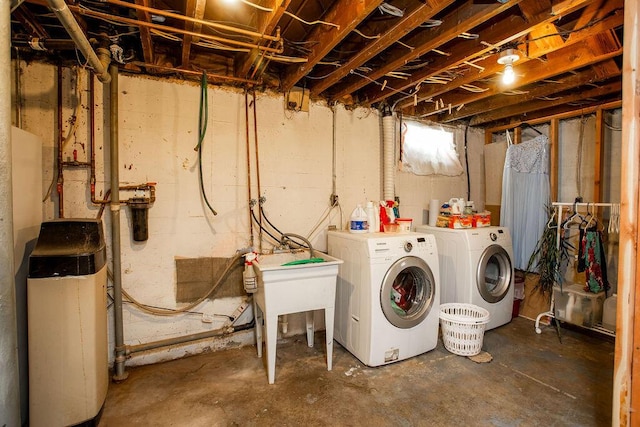 basement with washer and dryer