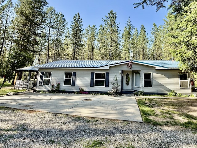 1874 Brooks Rd, Evans, WA 99126 - manufactured / mobile home featuring a metal roof and driveway