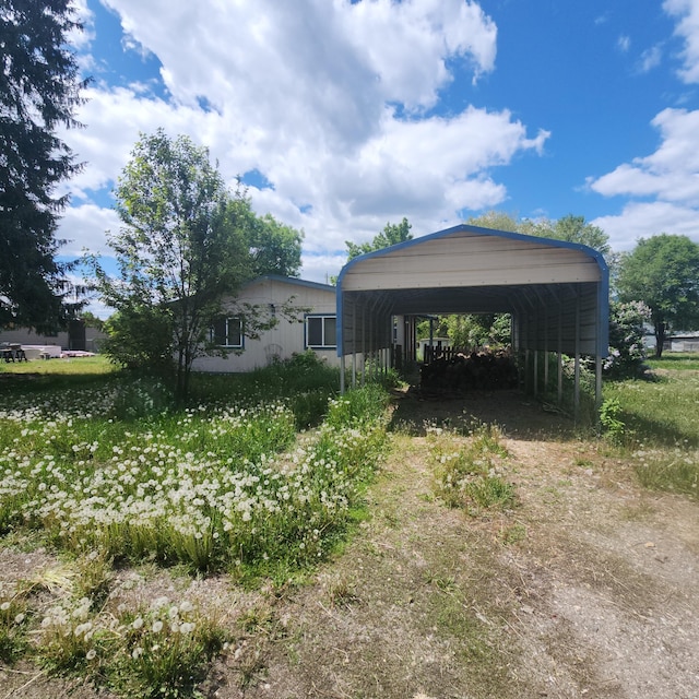 850 Narcissus St, Kettle Falls, WA 99141 - view of front facade featuring a detached carport and driveway