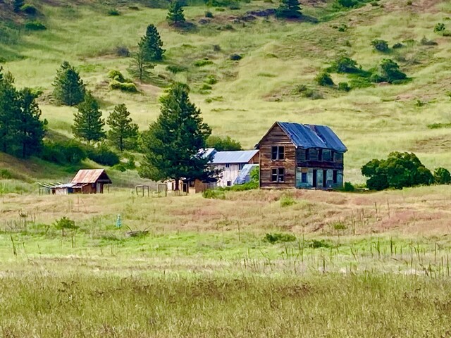 exterior space featuring a rural view