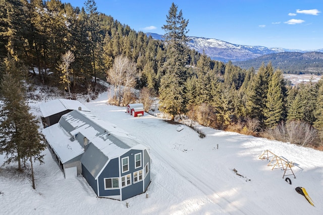 snowy aerial view featuring a mountain view