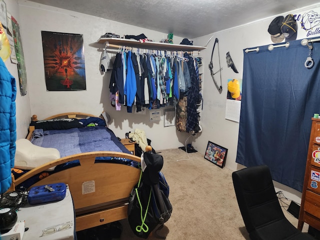 walk in closet featuring carpet floors