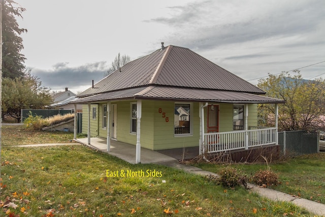 view of front of home with a front yard and covered porch