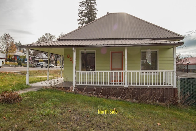 view of front of house with a front yard and covered porch