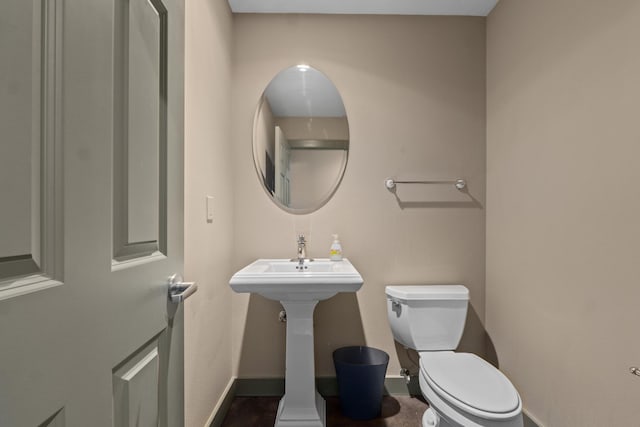 bathroom featuring sink and toilet